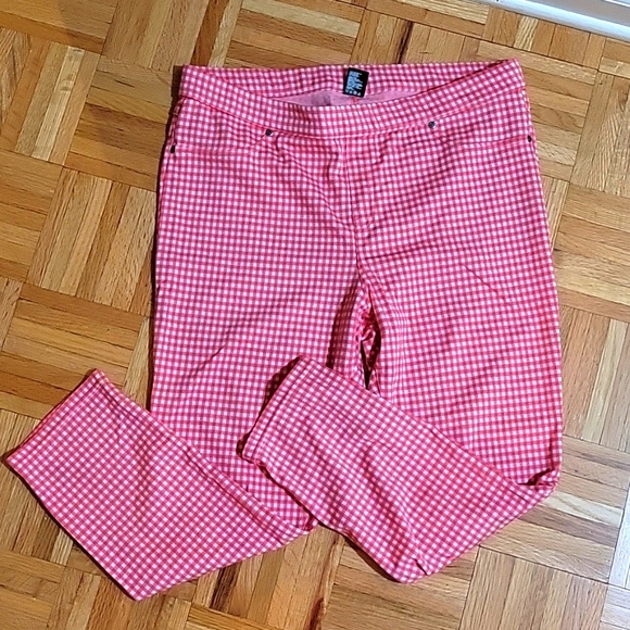 HUE coral and white check ankle length leggings. - Picture 1 of 4